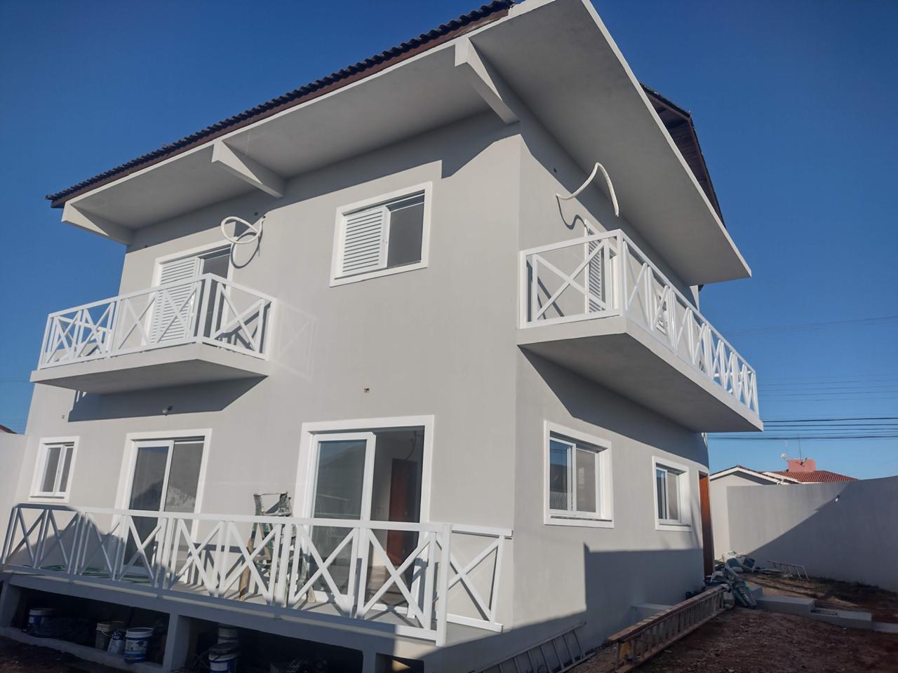 Sobrado Branco — Fachada Lateral